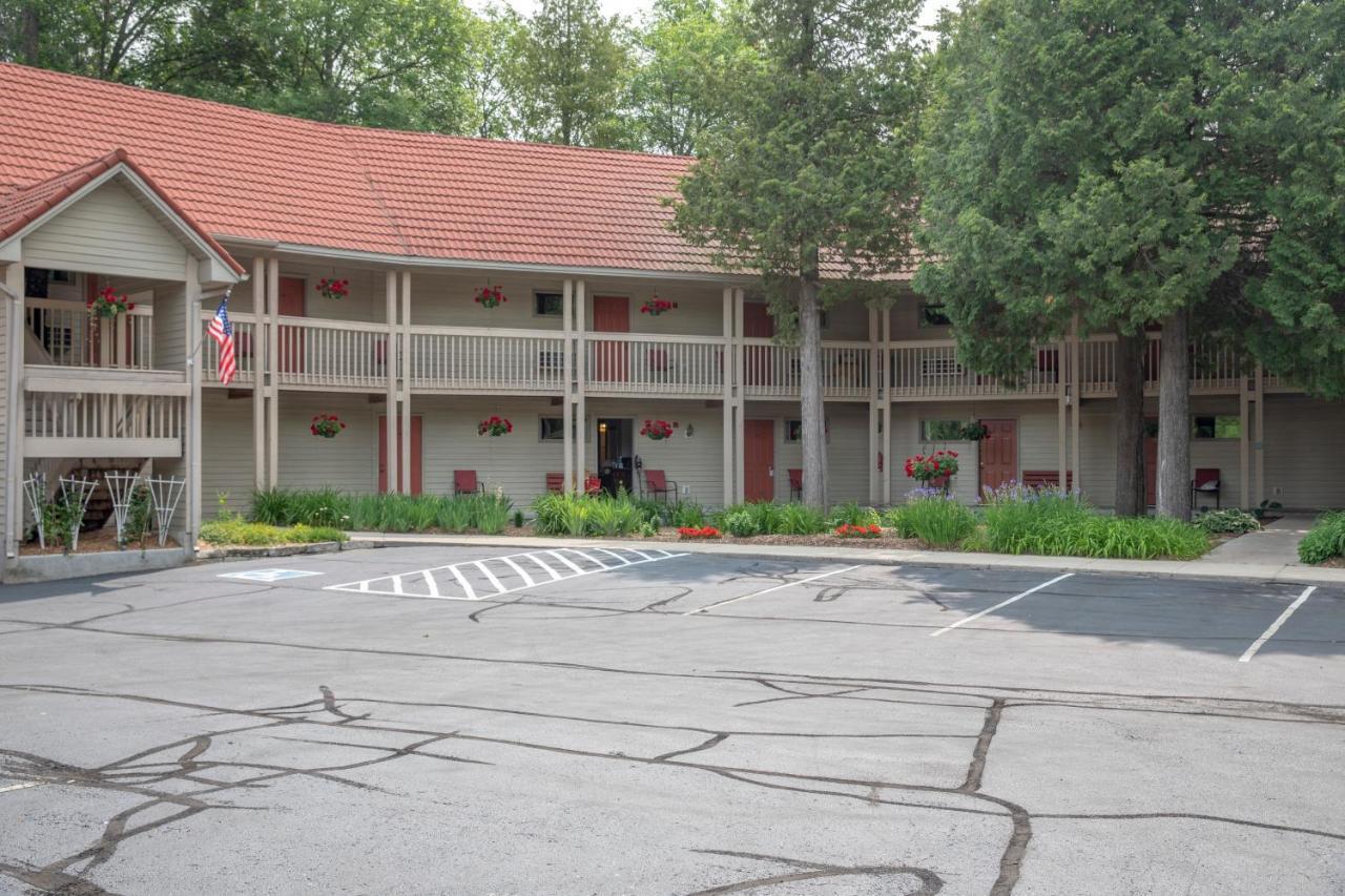 Ridges Inn & Suites بايليز هاربور المظهر الخارجي الصورة